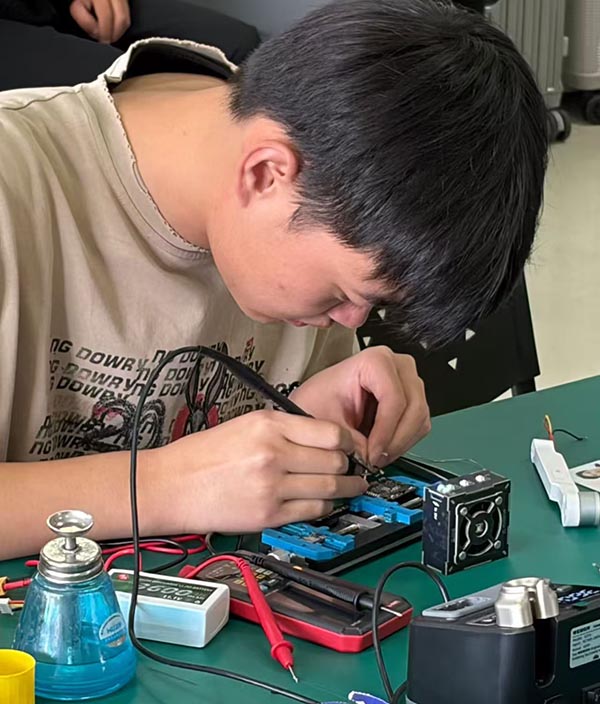 无人机装调检修工实训课程.jpg